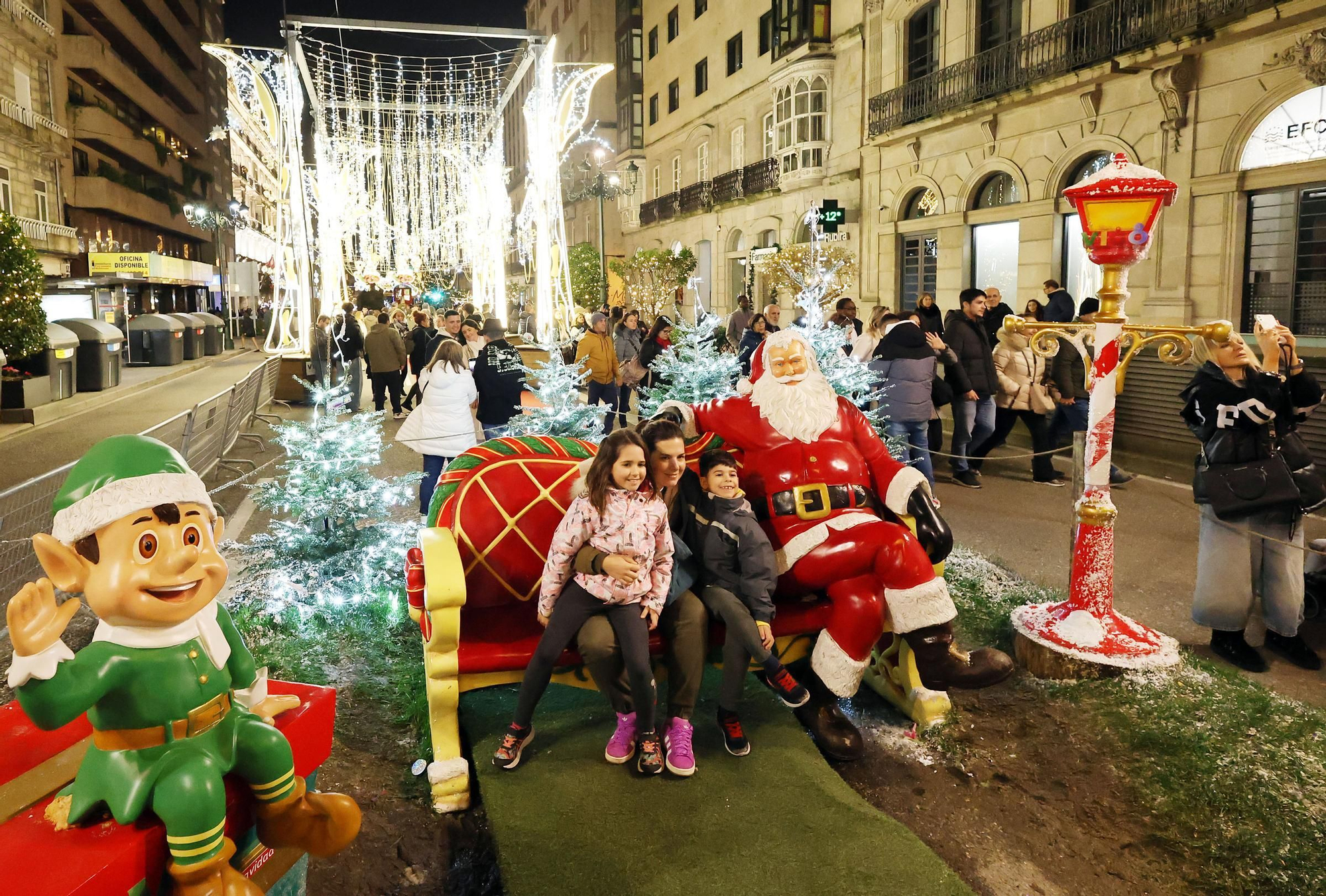 Las luces de Navidad atraen a miles de visitantes a Vigo