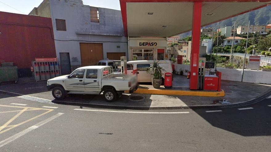 Una casa cercana a una gasolinera se incendia en Tenerife