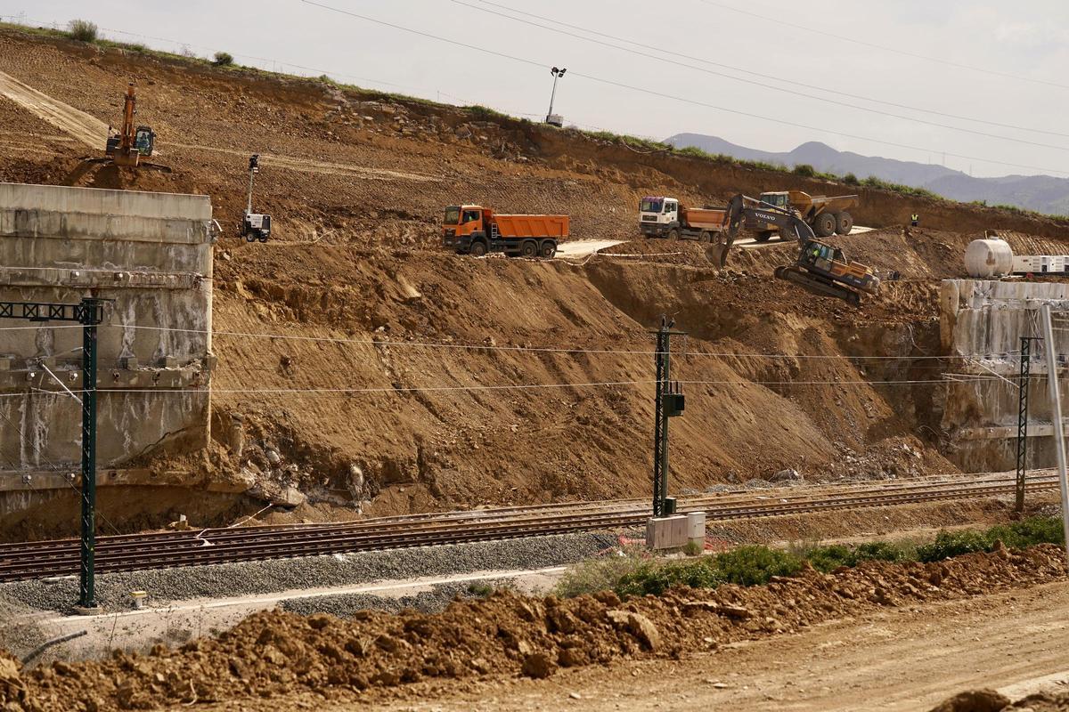 Imagen de las obras de emergencias sobre el talud en Álora
