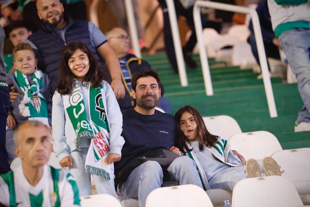 Córdoba CF-Cartagena | Las imágenes de la afición blanquiverde en El Arcángel