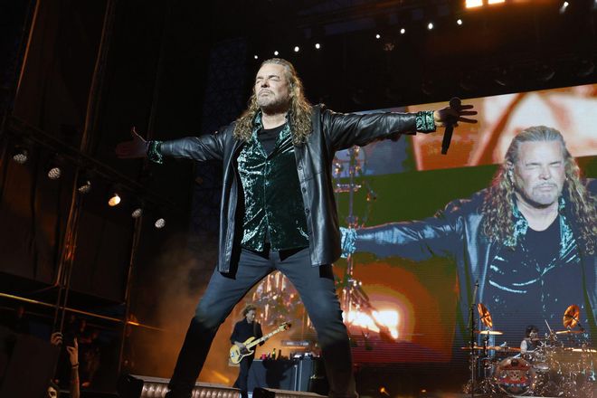 Maná sella su gira en Santiago