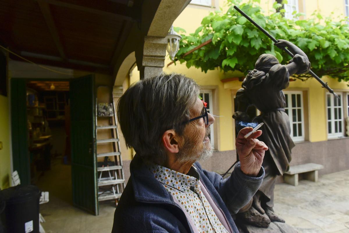 José Castiñeiras en su casa de Os Mallos