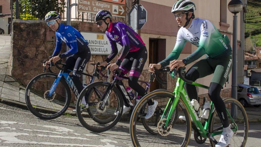 El pelotón asturiano engorda: cuatro profesionales de la región tratarán de sumar victorias en las mejores pruebas ciclistas del mundo