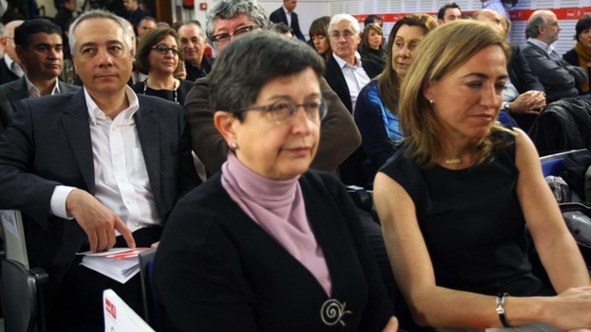 Pere Navarro y Carme Chacón (derecha en primera fila), durante el comité federal del PSOE, el pasado enero.
