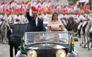 "Brasil y Dios por encima de todo", clama Bolsonaro al asumir la presidencia