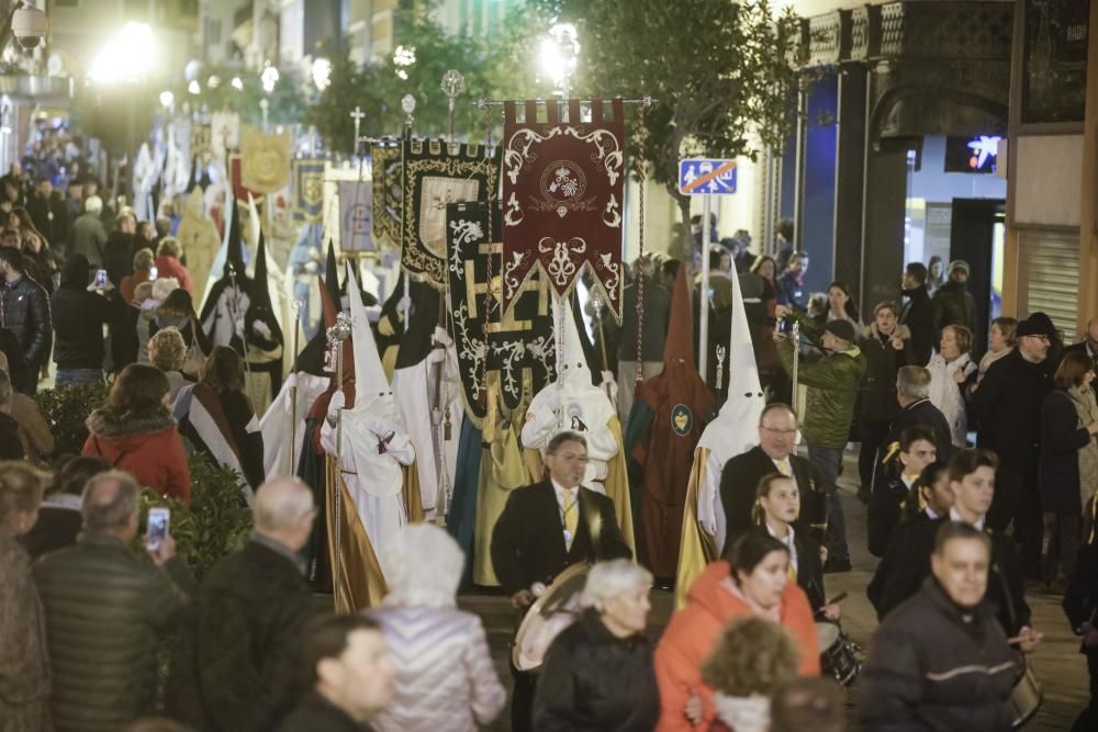 Una concurrida procesión de los Estandartes abre la Semana Santa en Palma