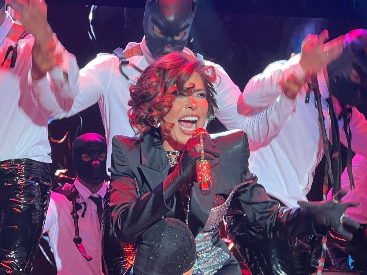 Gloria Trevi durante su actuación en el Festival de Priego