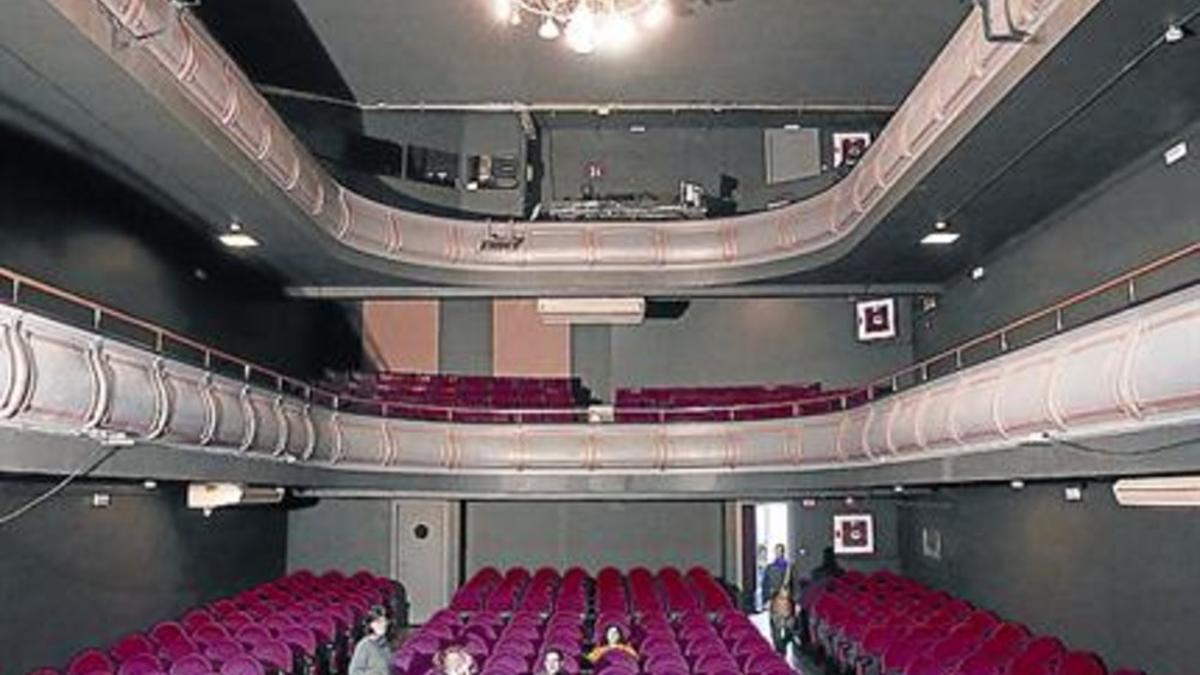 El teatro de El Cercle, donde se han instalado butacas nuevas.