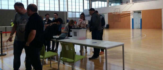 Les urnes arriben al pavelló de Sant Julià de Ramis