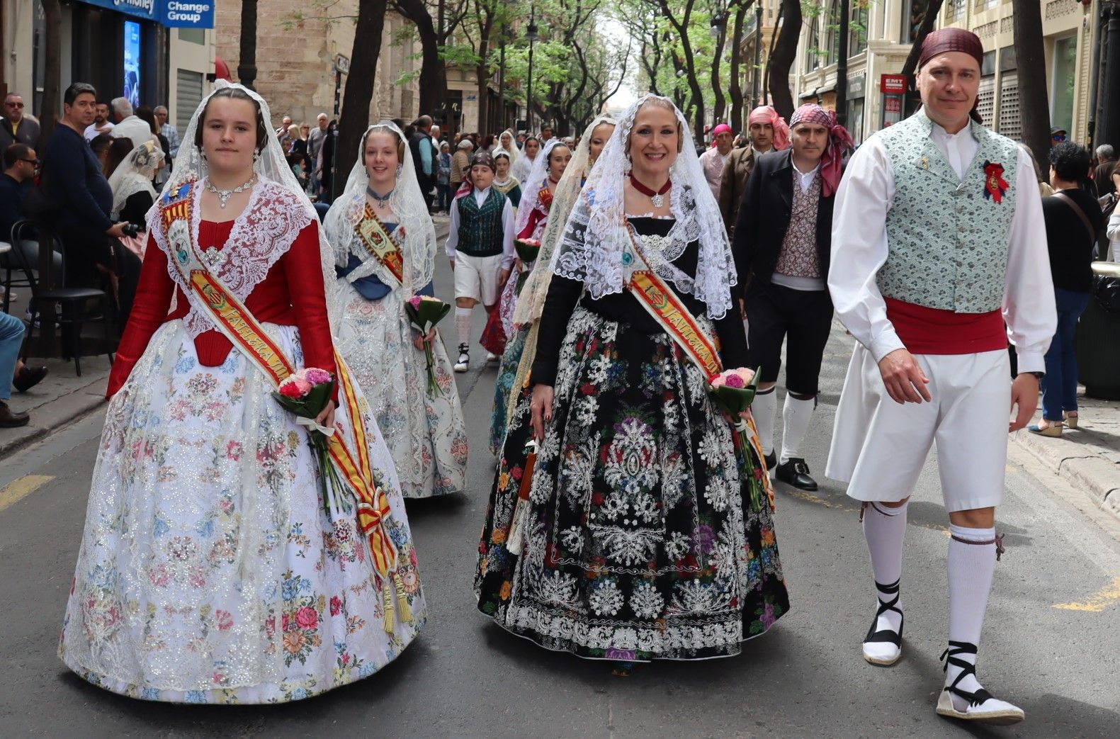 Las Fallas en la Ofrenda de San Vicente Ferrer 2024 (3/4)