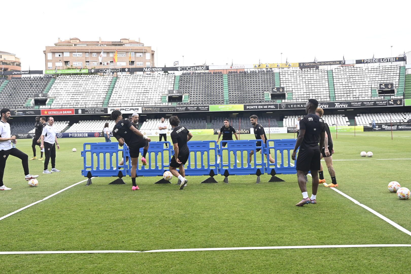 Galería de fotos: La afición lleva en volandas al CD Castellón