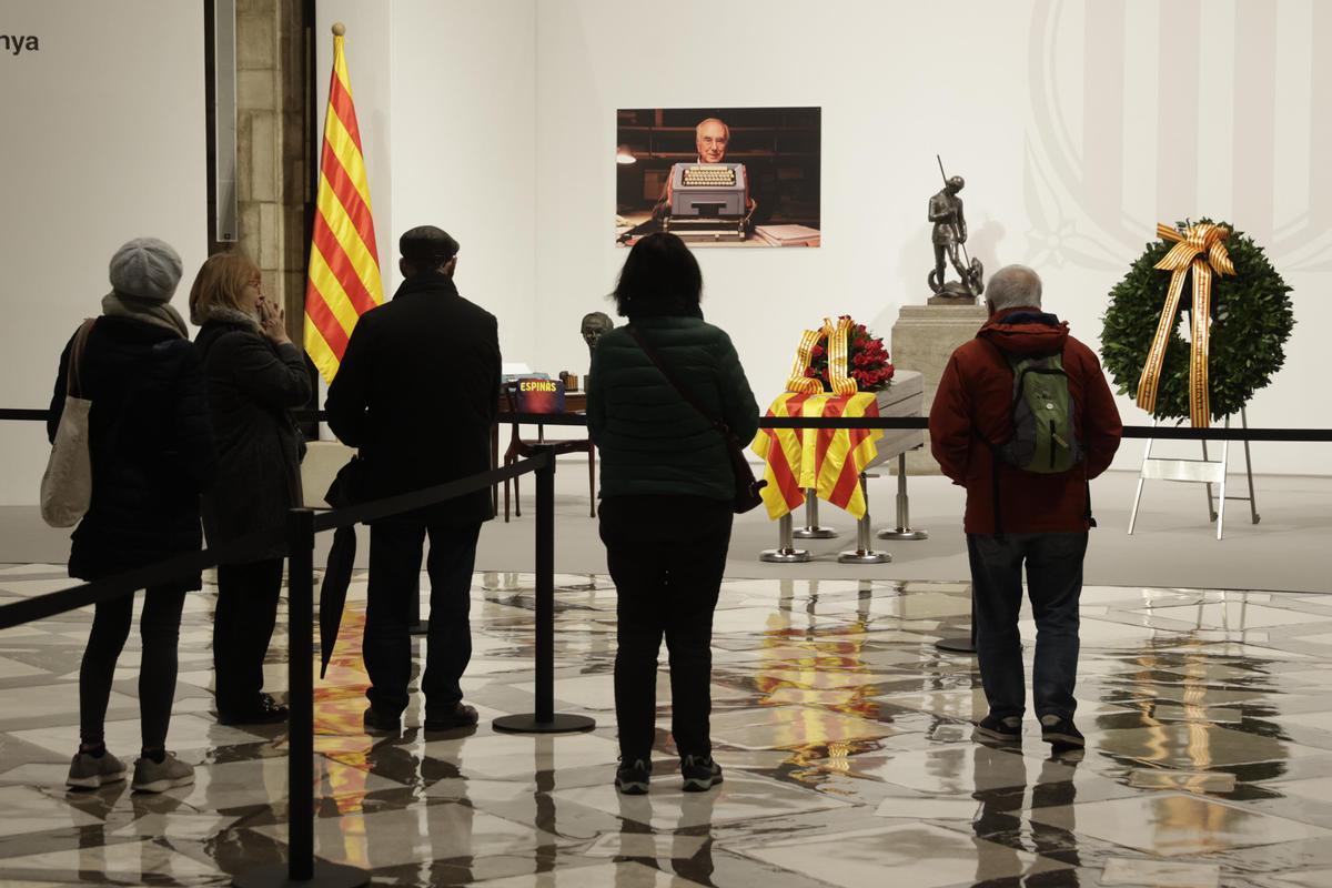 El Palau de la Generalitat acoge la capilla ardiente de Josep Maria Espinàs