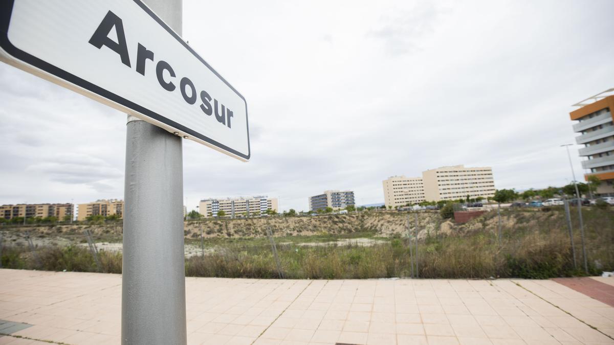 Arcosur, al sur de Zaragoza, apenas dispone de comercios pero sus vecinos presumen de tranquilidad.