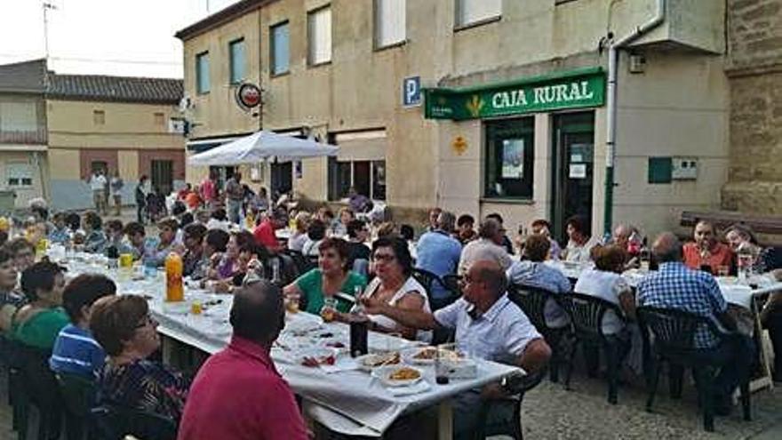 Comida de fraternidad con los socios más veteranos.