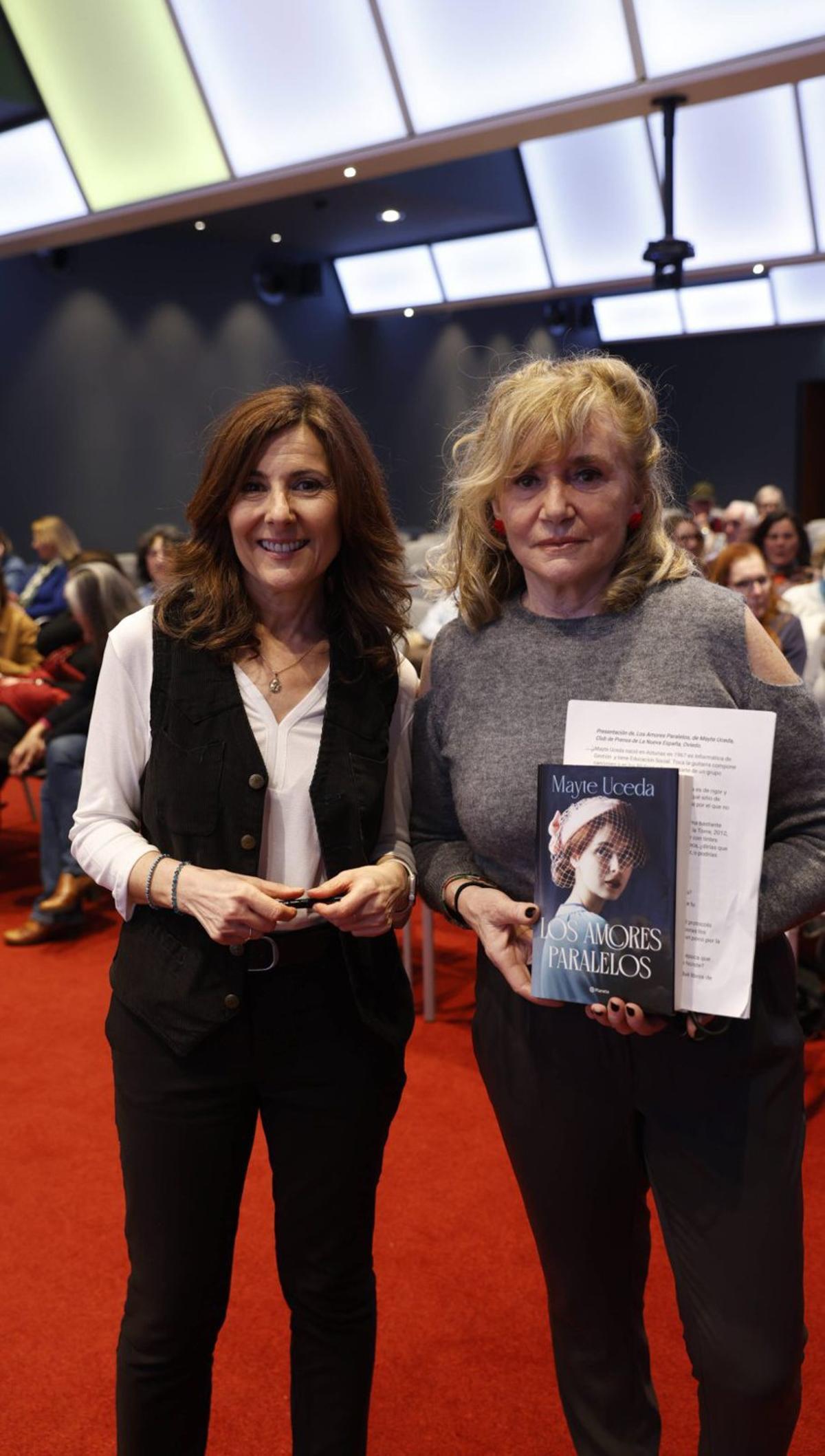 Por la izquierda, Mayte Uceda y Ana García de Loza, ayer en el Club.  | LUISMA MURIAS