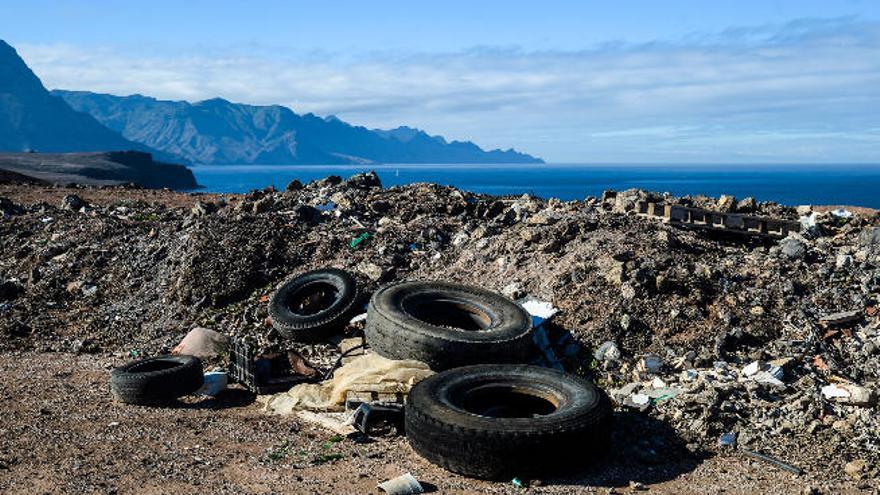El Gobierno sella con 2,6 millones los vertederos ilegales que quedan en la Isla