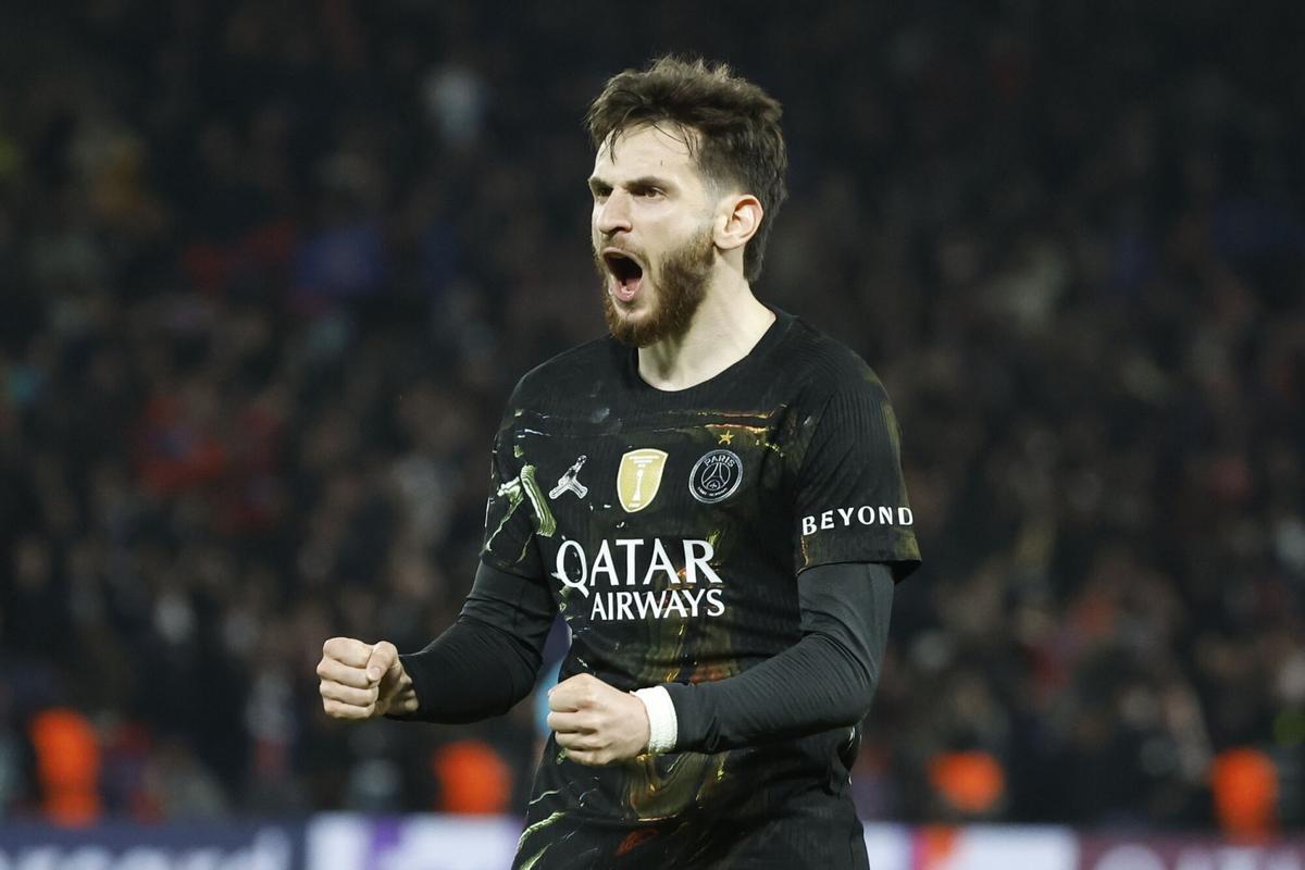 Kvaratskhelia anotó un doblete ante el Chelsea