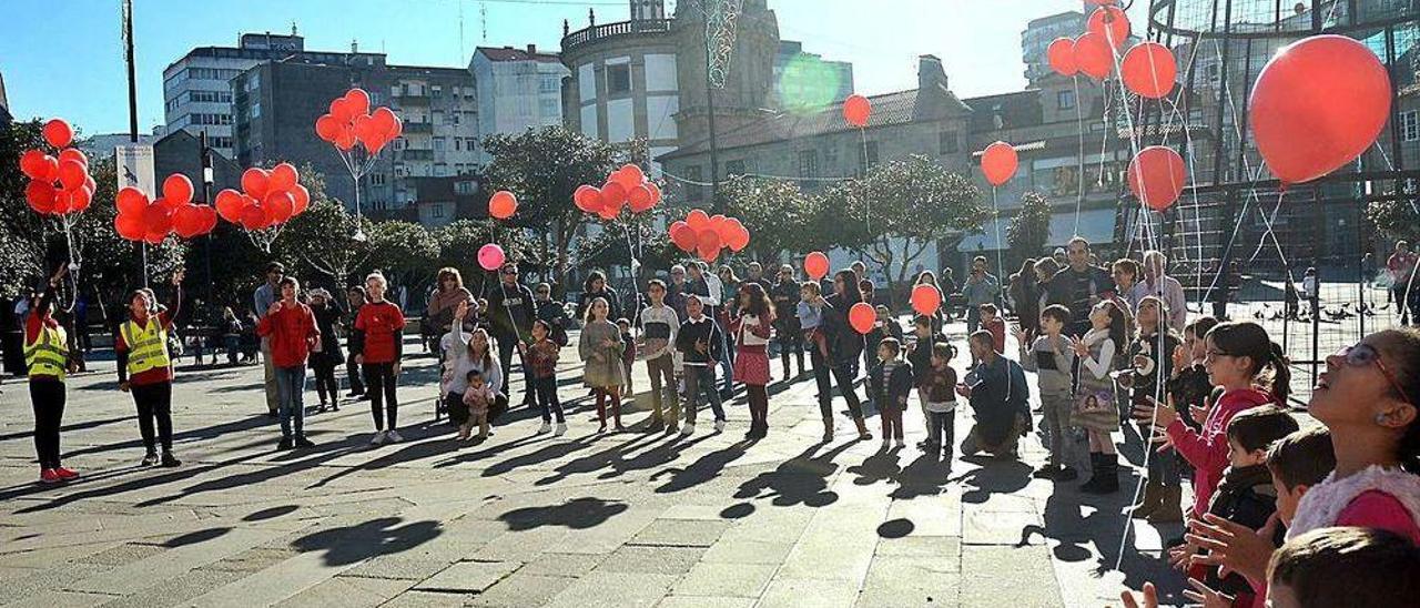 Suelta de globos en un acto por la donación de órganos en Pontevedra.