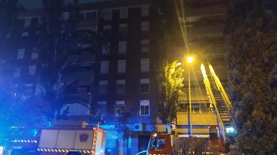 Los bomberos entran por error en la casa de un hombre con sordera y se van sin que ni siquiera se despierte