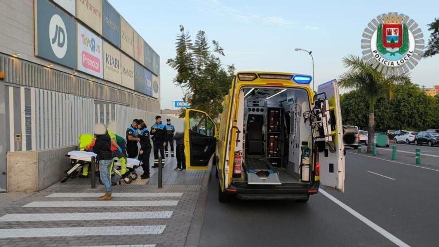 Herido un hombre en un atropello cerca del Centro Comercial Alisios