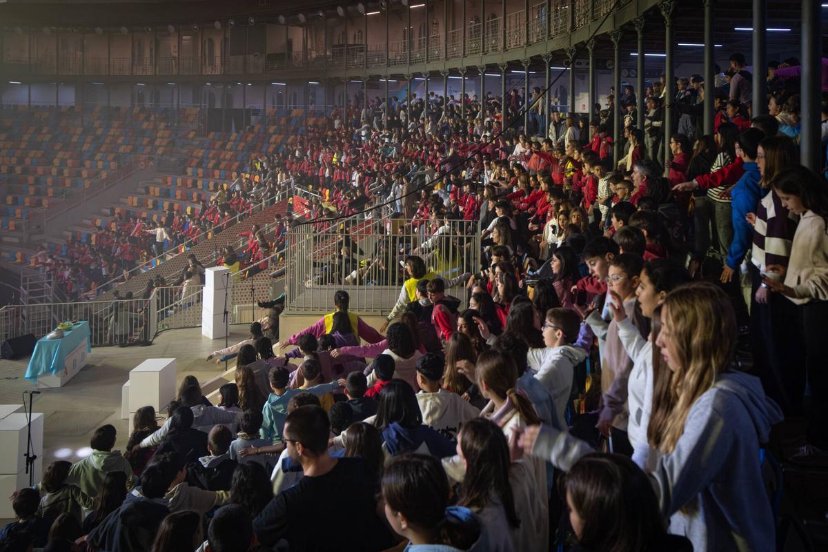 Ensayo previo al gran acto de celebración de los 200 años de las Escuelas Vedruna, con la participación de 1.000 niños en el Tarraco Arena