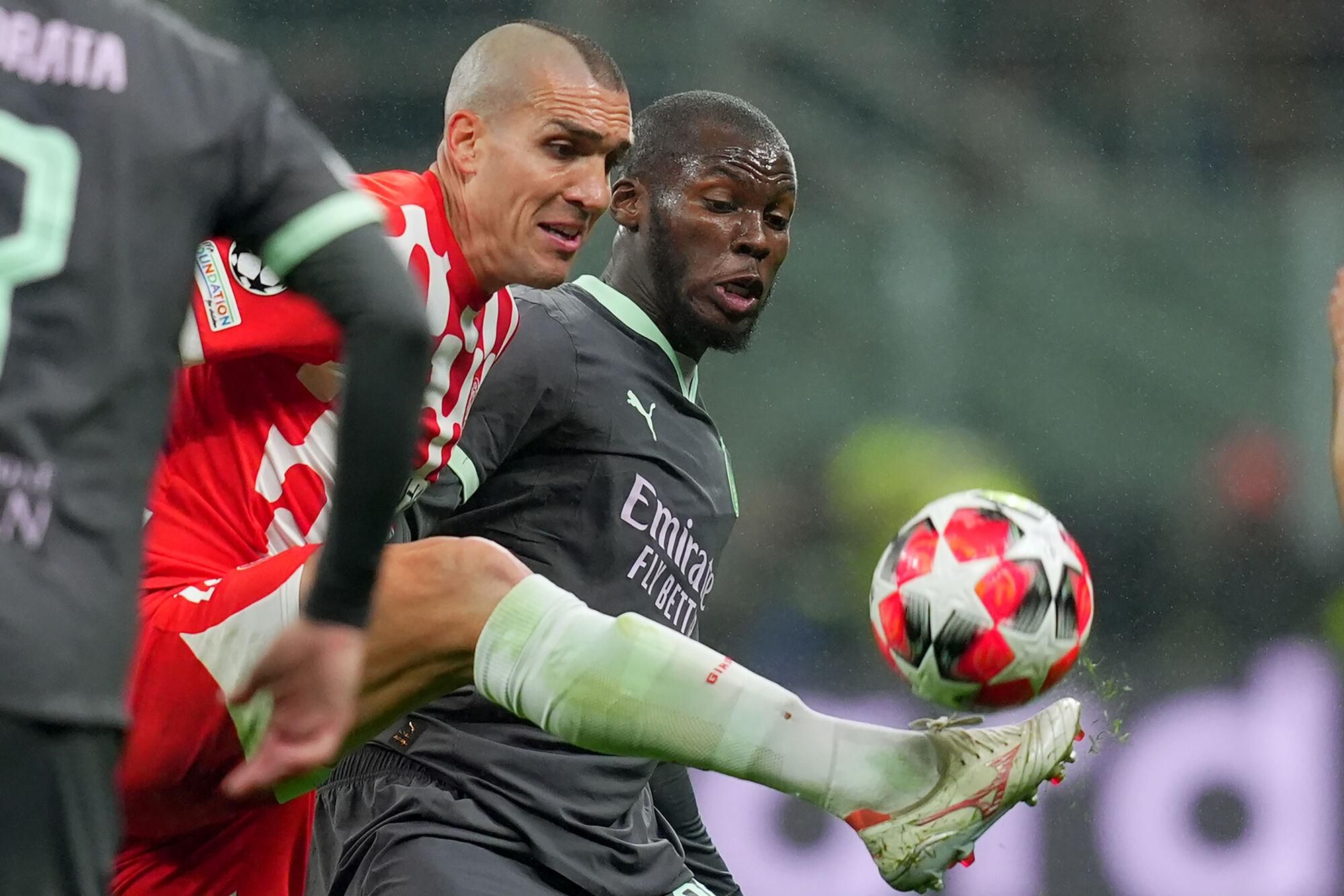 AC Milan's Youssouf Fofana fight for the ball with Girona’s Oriol Romeu during the Uefa Champions League soccer match between Ac Milan and Girona at the San Siro Stadium in Milan, north Italy - Wednesday  , January 22, 2025. Sport - Soccer . (Photo by Spada/LaPresse)