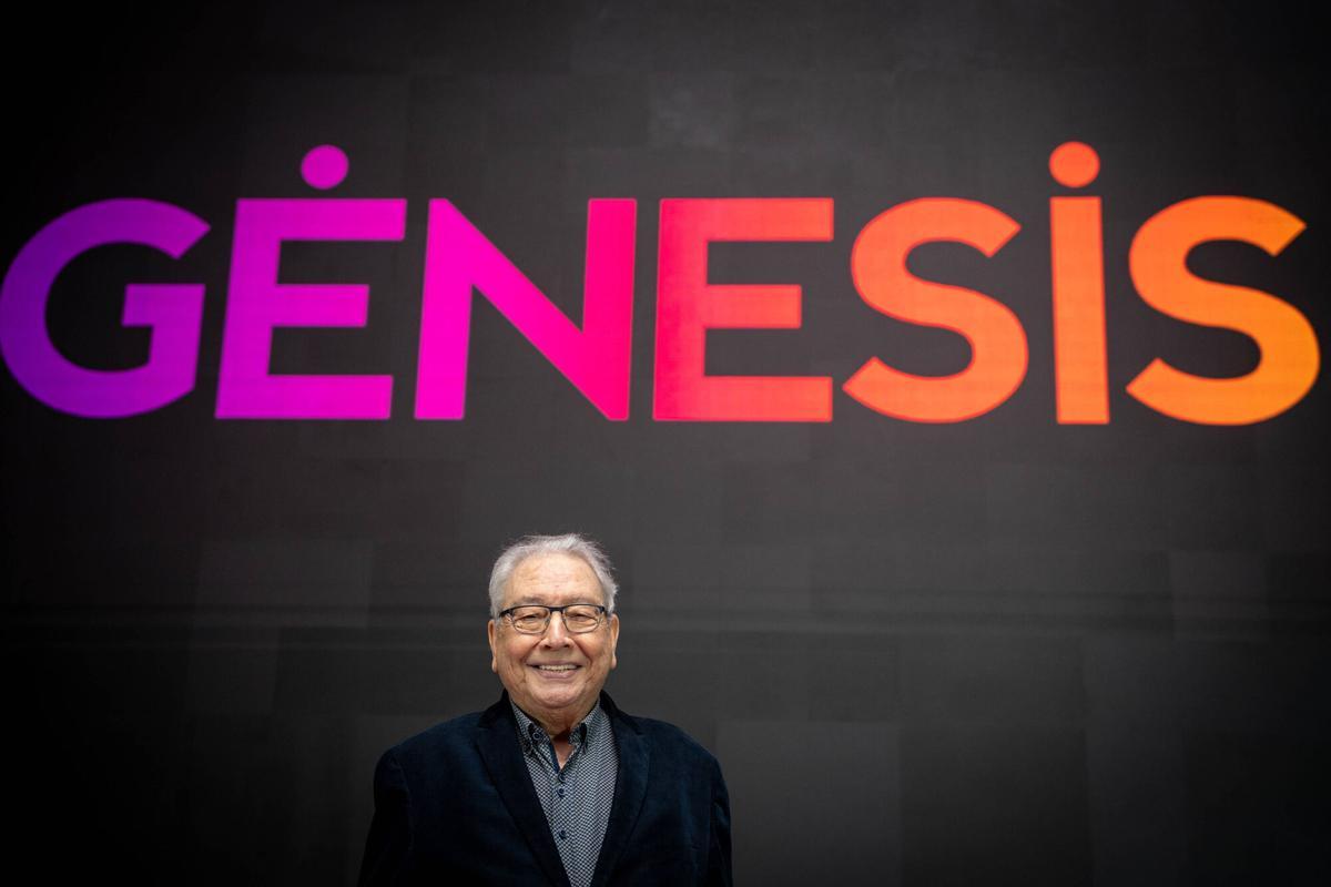 Daniel Martínez de Obregón, presidente y fundador del Grup Focus, posa este lunes en las oficinas de la compañía con el nombre de su futuro teatro, Génesis.