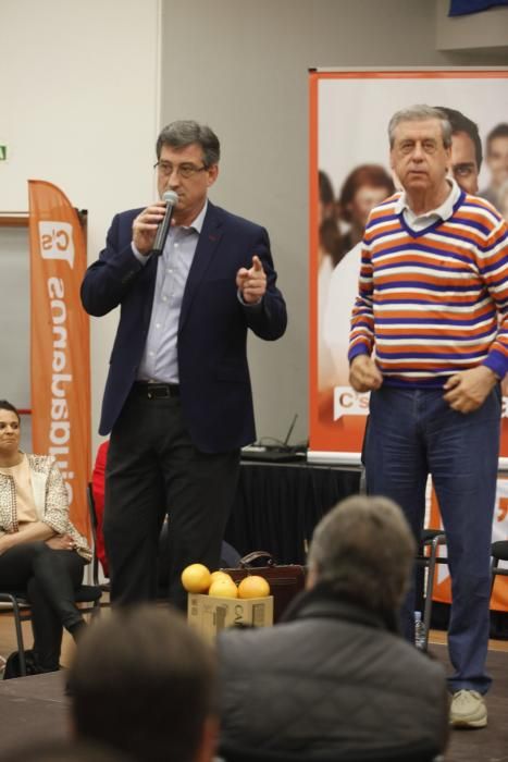 Ignacio Prendes y Francisco Sosa Wagner en el cierre de campaña de Ciudadanos en Asturias