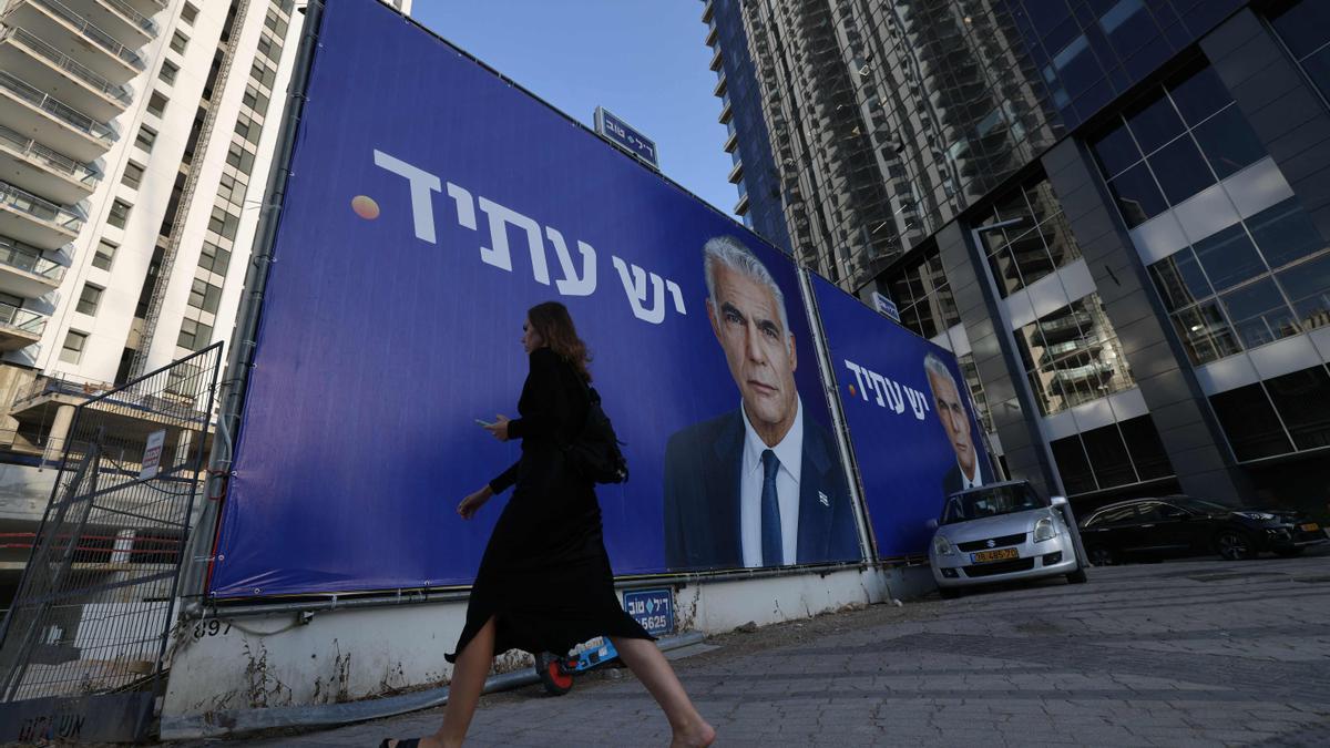 Un cartel electoral en israel con Yair Lapid