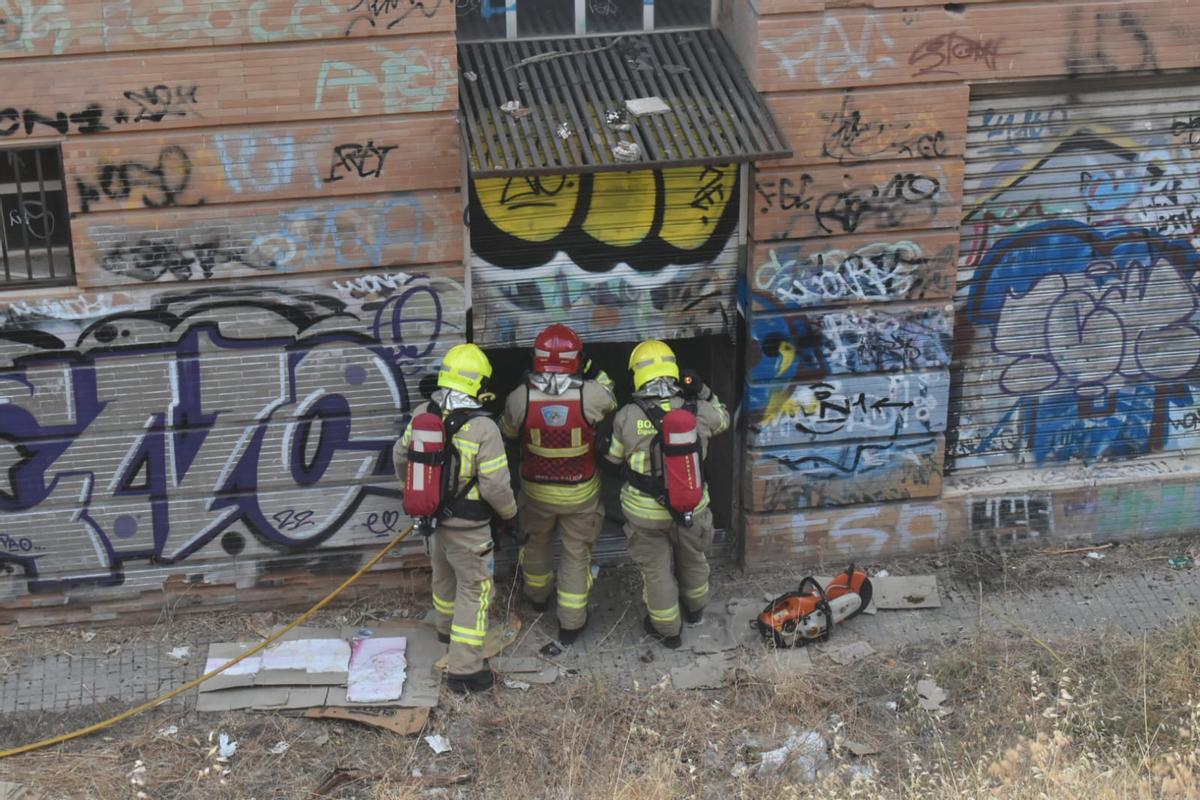 Fotogalería | Las imágenes del incendio el edificio abandonado de Reyes Huertas Fotogalería | Las imágenes del incendio el edificio abandonado de Reyes Huertas