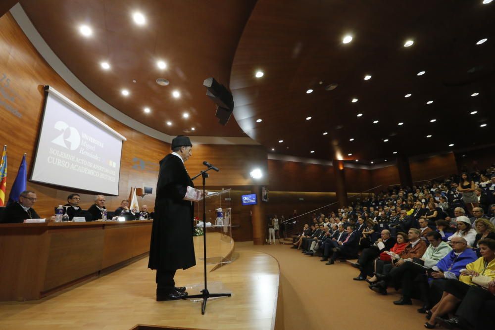 Ximo Puig se compromete a seguir trabajando en la rebaja de las tasas universitarias a la vez que exige más financiación estatal