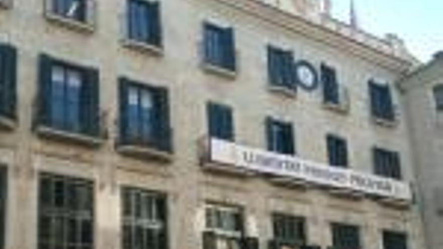 L&#039;Ajuntament de Girona retira la pancarta a favor dels refugiats