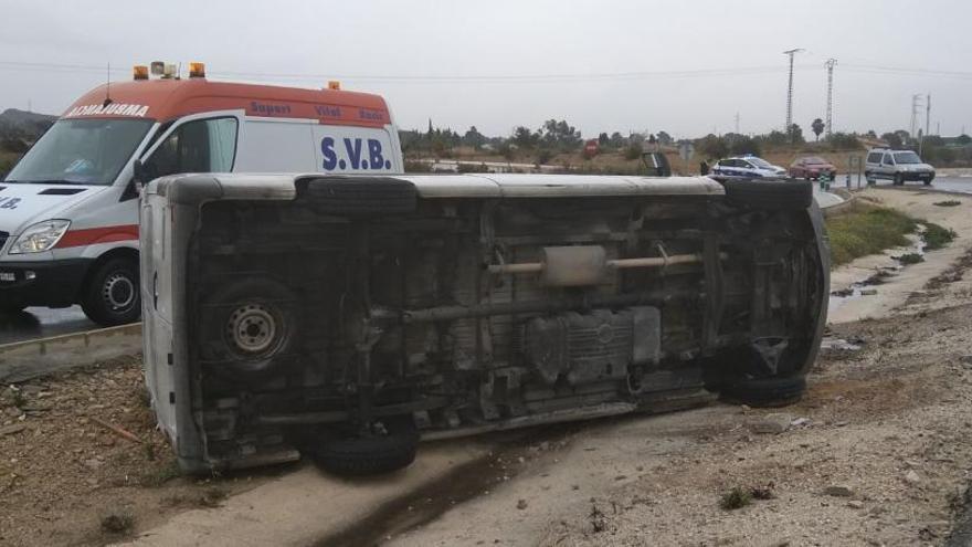 Aparatoso accidente de tráfico en Crevillent