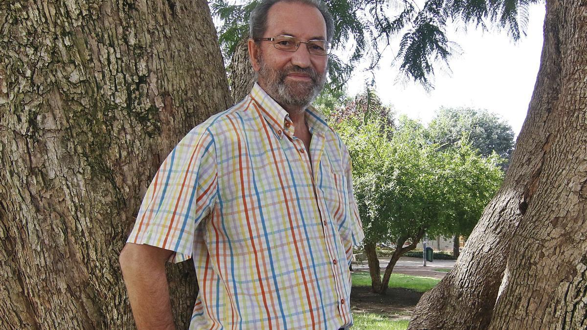 José Larios, en los Jardines de Orive, por donde pasea a menudo y encuentra la tranquilidad.