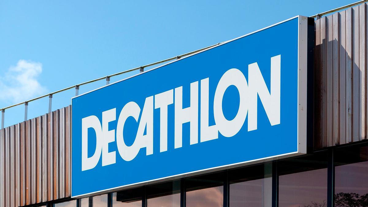 Mañana se esperan colas en Decathlon para conseguir los nuevos pantalones vaqueros "ultracómodos" más baratos: "Óptima libertad de movimiento"