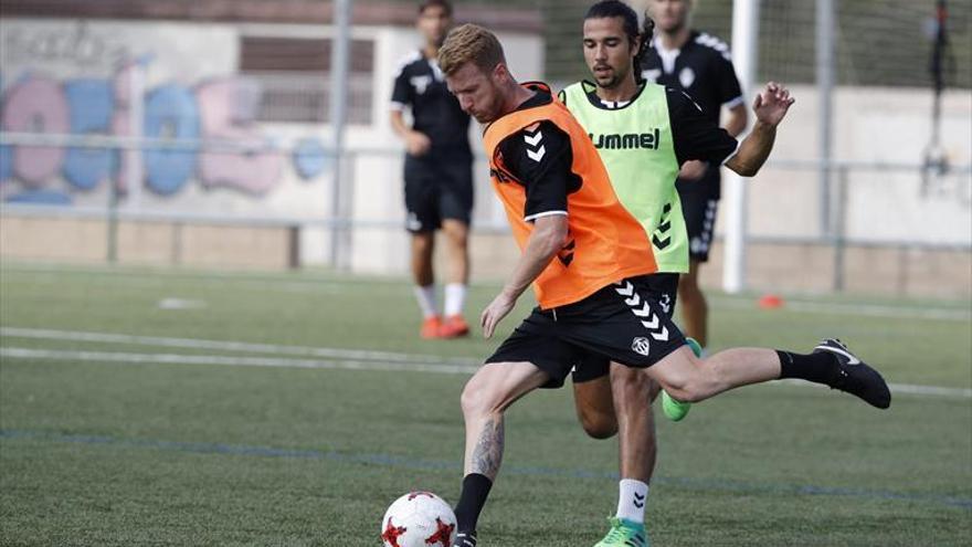 Frank Castelló confecciona un once con numerosos cambios en el Castellón ante el Almazora