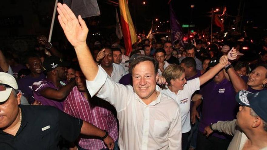 Panamá da un vuelco y elige como presidente al opositor Juan Carlos Varela