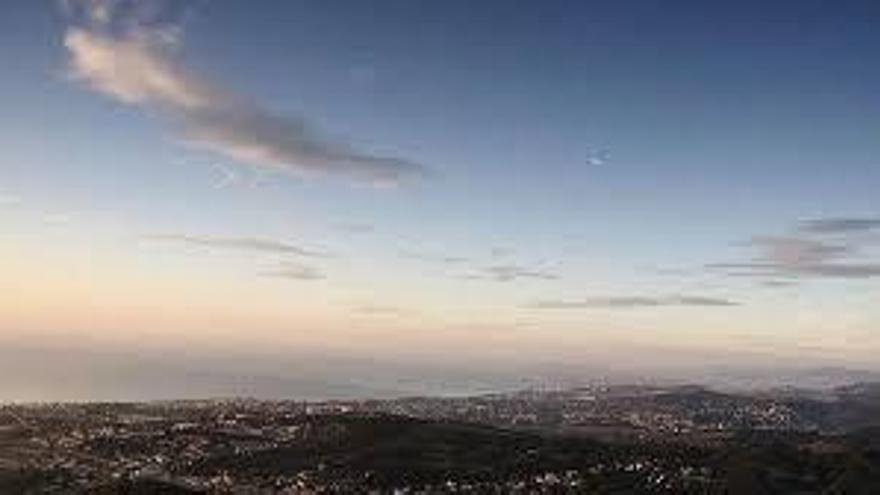 Cielos poco nubosos con brumas matinales en el valle del Ebro