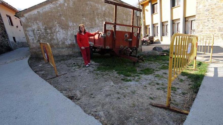 Una vecina de  San Miguel denuncia que el Consistorio  de Lena trata de apropiarse de una finca de su familia