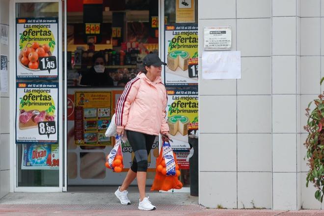 Paula Echevarría comprando naranjas en el supermercado