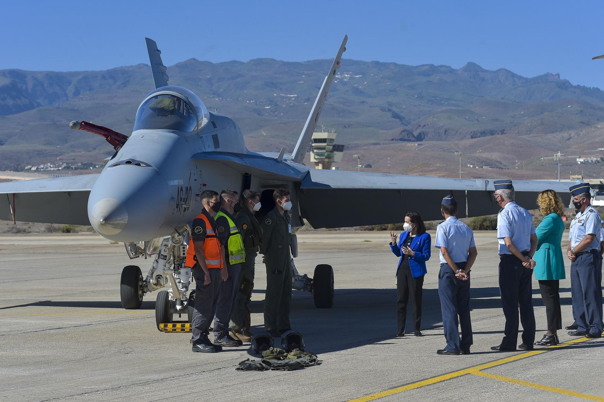 Visita de la ministra Margarita Robles al aeropuerto de Gando.