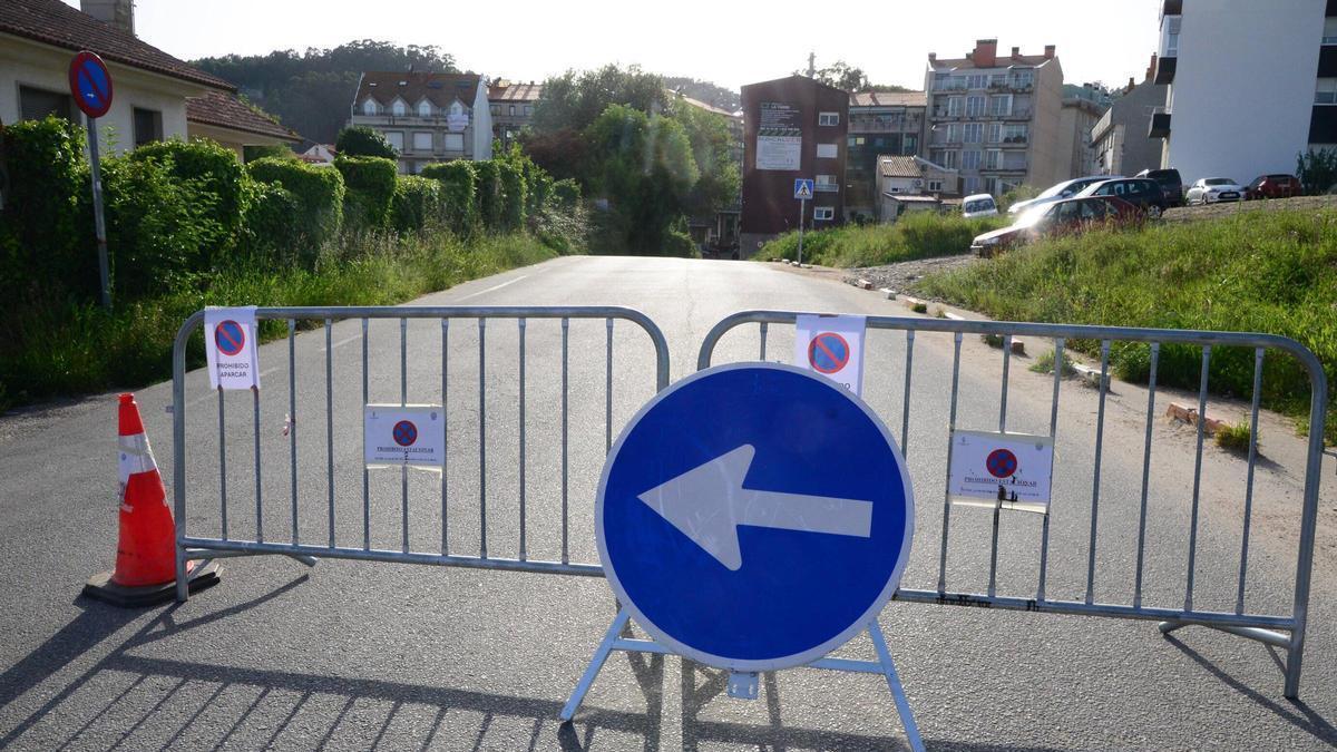 Señal que prohibe el paso a la calle San José desde el aparcamiento de Altamira