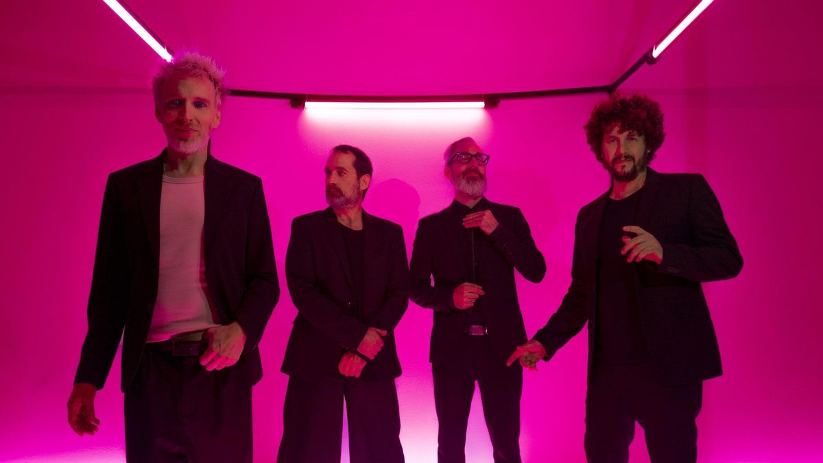 Shuarma, Jordi Ramiro, Julio Cascán y Alex Vivero son los miembros del grupo de música Elefantes.