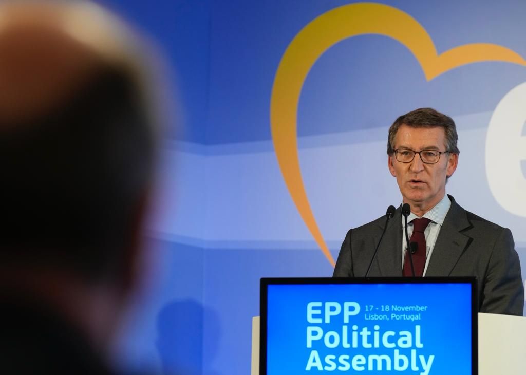 El líder del PP, Alberto Núñez Feijóo, en la asamblea del PP europeo en Lisboa.