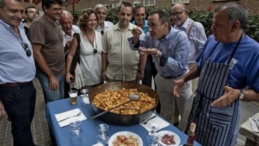 El Raval Roig traslada la batalla del agua de sus fiestas al fin de semana para atraer visitantes