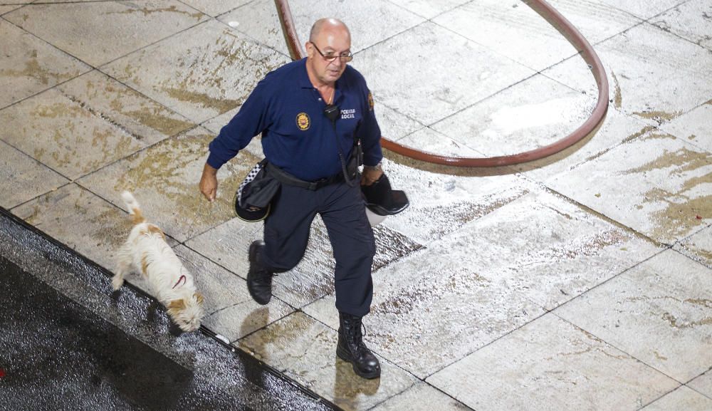 Alicante se rinde al fuego en su noche grande con la Cremà.