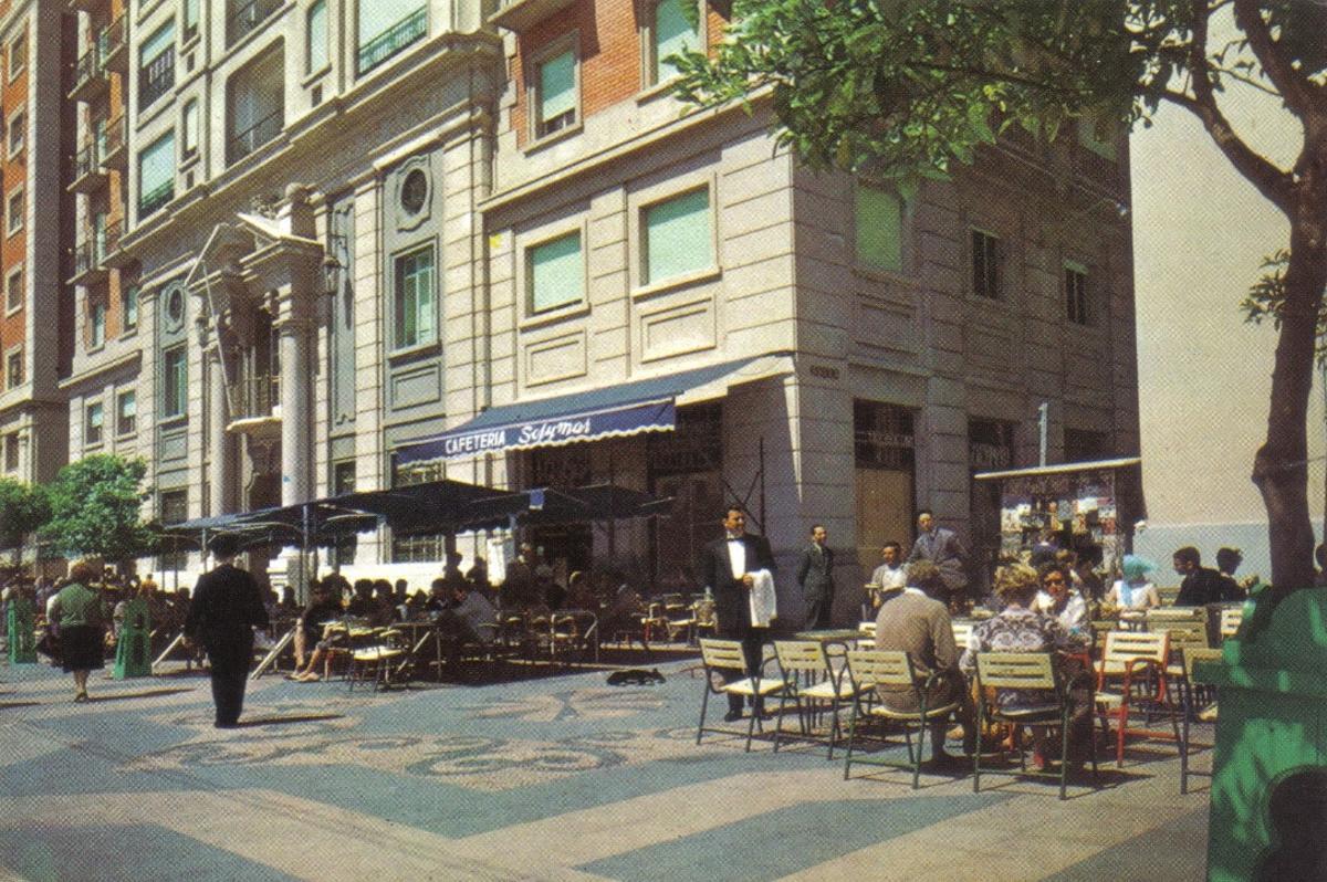 La cafetería Solymar, en la Acera de la Marina, en los años 60.