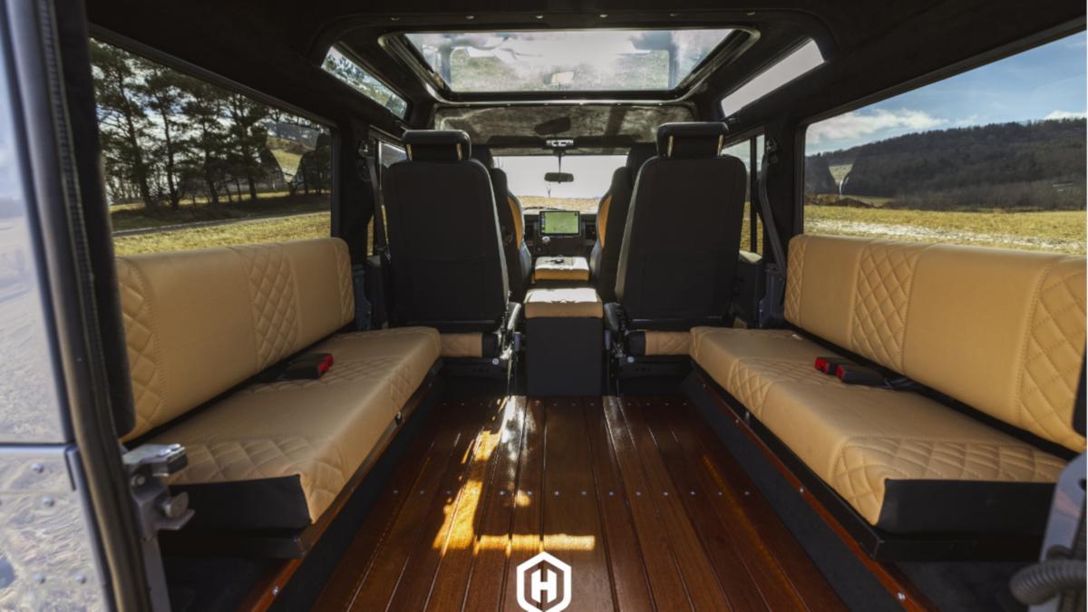 Helderburg Byzek imzalı Land Rover Defender D110'un iç mekanı