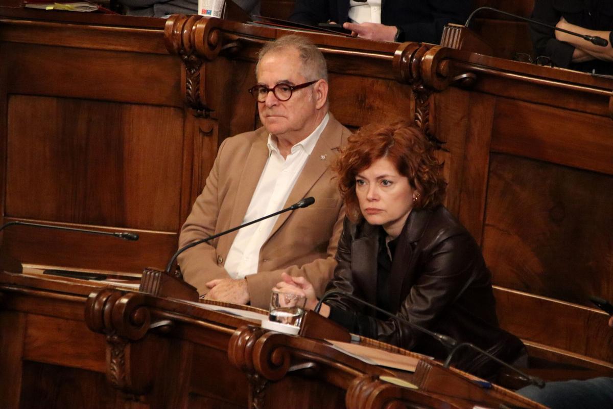 El teniente de Economía, Jordi Valls, junto a la presidenta del grupo de ERC, Elisenda Alamany