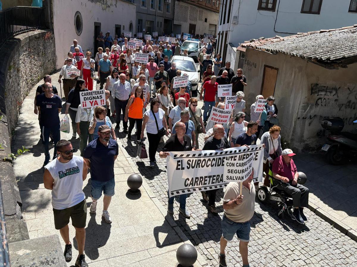 Así fue la manifestación en Cangas del Narcea para exigir unas carreteras dignas
